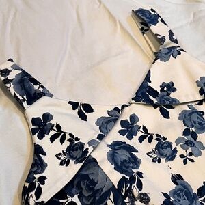 Sleeveless Dress with Blue florals for Girl